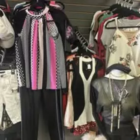 Bild von All Things Collected Thrift & Vintage