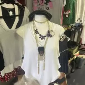 Bild von All Things Collected Thrift & Vintage