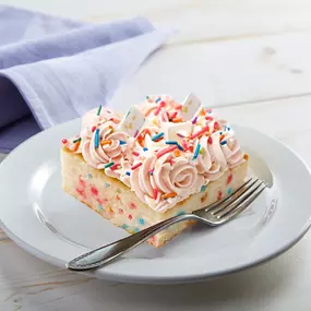 Appealing both to the palate and the eyes, our desserts are sure to be the centerpiece of any spread.