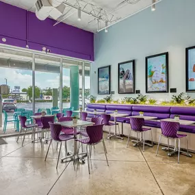 Dessert Gallery in Houston is where tradition meets indulgence—every cookie, cake, and bar baked with care using time-tested recipes and premium ingredients.