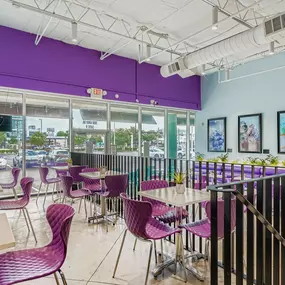 At Dessert Gallery Houston, you’ll find a mouthwatering variety of desserts baked daily—from decadent chocolate cakes to soft cookies and signature desserts.