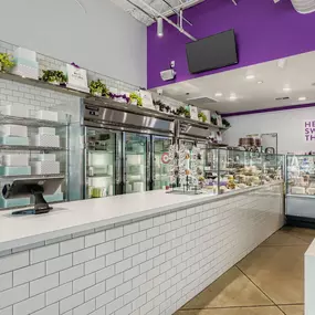 Dessert Gallery in Houston blends a cozy café vibe with bakery excellence, offering irresistible sweets like brownies, cookies, and custom cakes.