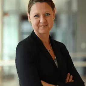 Barbara Czeschlik: Bankkauffrau und Sparkassenfachwirtin, spezialisiert auf private Immobilienfinanzierungen.