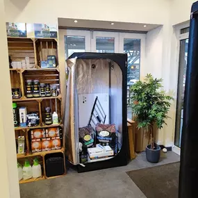 håmphavn - Headshop - GrowShop - CBD kaufen Hamburg, CBD Öle, Cremes & Kosmetik, 10-OH-HHC , T.A.C. uvm. Komplettes Grow Tent Set mit Erde, Dünger und Zubehör im Hamphavn Growshop Hamburg.