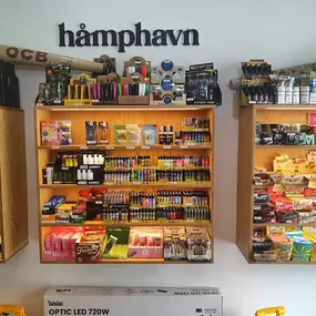 håmphavn - Headshop - GrowShop - CBD kaufen Hamburg, CBD Öle, Cremes & Kosmetik, 10-OH-HHC , T.A.C. uvm. Große Auswahl an Hanfprodukten, Papers, CBD-Ölen und Raucherzubehör im Hamphavn Headshop Hamburg.