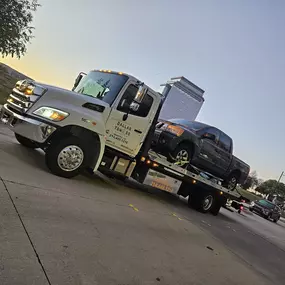 Bild von Dallas Tow & Go