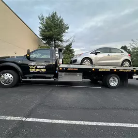 WA Towing Services provides fast and secure compact car towing across Allentown, Northampton, and surrounding areas.
In this photo, our Jerr-Dan flatbed tow truck is transporting a Kia Rio from a private parking lot — showing our ability to assist with light-duty vehicles, whether due to breakdowns or relocation needs.

???? 745 1/2 N Front St, Allentown, PA 18102
???? (610) 663-2339 – Call us 24/7
???? www.wa-towing.com

✅ Light-duty car towing
✅ Fast response for parking lot pickups
✅ Licensed