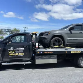 WA Towing Services is your go-to solution for reliable SUV towing in Allentown, PA.
This image showcases our expert team using a Jerr-Dan flatbed truck to transport a Jeep Grand Cherokee with maximum safety and care. We specialize in towing 4x4s, SUVs, and off-road vehicles across Lehigh Valley, Northampton, and nearby areas.

???? 745 1/2 N Front St, Allentown, PA 18102
???? (610) 663-2339 – Available 24/7
???? www.wa-towing.com

✅ Safe flatbed transport for SUVs
✅ Licensed & fully insured
✅ Em
