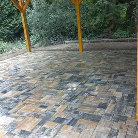Carport bauen und Einfahrt pflastern