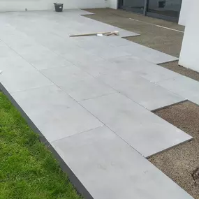 Steinplatten für Terrasse verlegeb