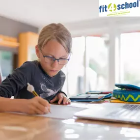 Mit den Ferienkursen bei fit4school Oerlikon | Die Nachhilfeprofis in Zürich kann auch Ihr Kind die unterrichtsfreie Zeit nutzen, um Lerninhalte in aller Ruhe zu wiederholen und Wissenslücken zu schließen.