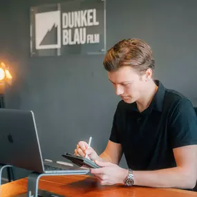 Bild von Dunkelblau Filmproduktion