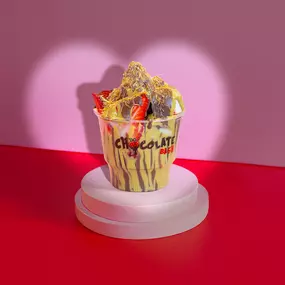 Dubai chocolate strawberry cups