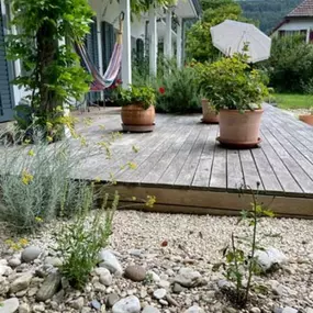 Die Mantis Gartenbau GmbH ist ein führender Anbieter im Bereich Gartenbau und Gartenpflege in Allschwil in Baselland und Basel. Seit der Gründung 2007 haben wir uns durch regelmässige Weiterbildungen zu einem kompetenten Partner im Gartenbau entwickelt. Wir teilen gerne unser Wissen und Fähigkeiten und sind dankbar für die treue Unterstützung unserer zahlreichen Stammkunden. Vertrauen Sie auf unsere professionellen Dienstleistungen und lassen Sie uns gemeinsam an Ihrem Garten arbeiten.