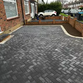 Bild von Trinity Drives & Patios