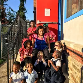Bild von Tots Yearn to Learn Larchwood Avenue