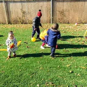 Bild von Tots Yearn to Learn Larchwood Avenue