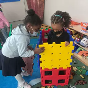 Bild von Tots Yearn to Learn Larchwood Avenue