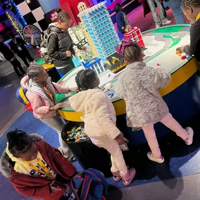 Bild von Tots Yearn to Learn Larchwood Avenue