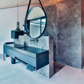 Wer ein Haus baut oder umbaut, stößt schnell auf den Begriff HOAI – die Honorarordnung für Architekten und Ingenieure. Klingt sperrig? Keine Sorge, wir erklären Ihnen die neun Leistungsphasen ganz einfach. 

Jedes Haus beginnt mit einer Idee – und einem klaren Plan.
