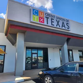 Credit Union of Texas' Kilgore, TX branch front entrance