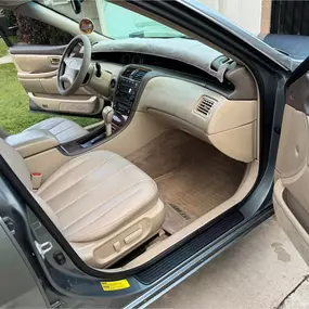 Immaculately detailed car interior with spotless leather seats, clean carpets, and dust-free dashboard, showcasing Ozzie’s Mobile Detailing’s premium interior car detailing service in Long Beach, CA.