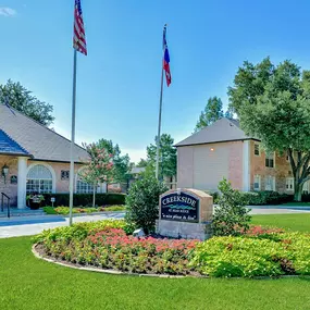 Leasing office drive up