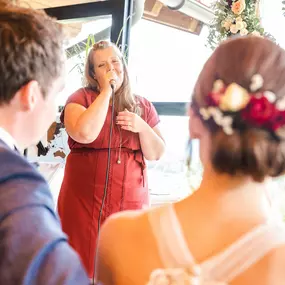 Bild von Freie Rednerin und Hochzeitssängerin Simone Kujawa