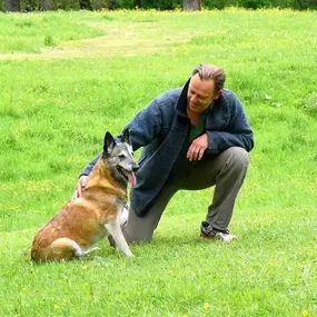 Hundeschule Wauschlau - Hundetrainer Hans Brings	Hundetrainer Hans Brings – Gründer der Hundeschule Wauschlau seit 1998. Spezialist für verhaltensauffällige Hunde, lizenzierter LaKoKo-Trainer und anerkannter Hundesachverständiger mit langjähriger Erfahrung.