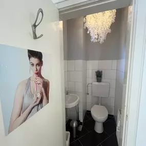 Toiletten-  Simply Sugar - Haarentfernung so einfach wie möglich - Hamburg