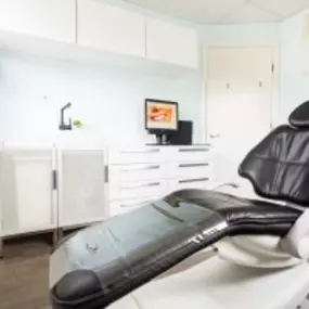 Dr. Alexander Schrott and Dr. Meghrik Assadourian provide expert periodontal care and implant surgery with a focus on quality and individualized treatment. Known for managing complex cases with precision, they combine advanced techniques with clear communication and close collaboration with referring dentists. Their experience and clinical judgment ensure seamless integration of surgical and restorative care, delivering optimal outcomes for every patient.