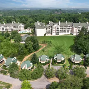 An aerial photo capturing the main structure and townhouses at Sunrise Ridge Resort
