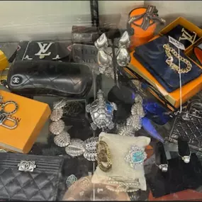 Bild von Dallas Luxury Handbags and Furs