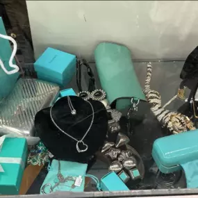 Bild von Dallas Luxury Handbags and Furs