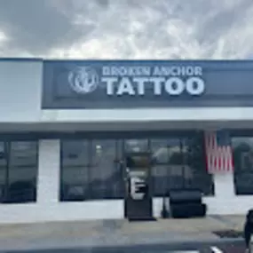 Bild von Broken Anchor Tattoo