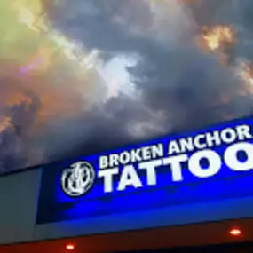 Bild von Broken Anchor Tattoo