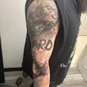 Bild von Broken Anchor Tattoo