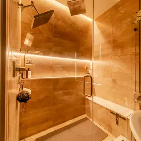 Bild von Adonis Kitchen & Bath