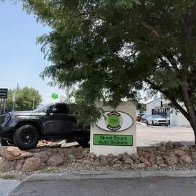 Street Smart Auto Brokers Monument Sign