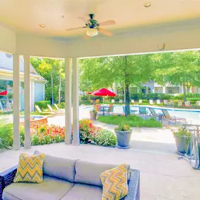 Ample outdoor lounges