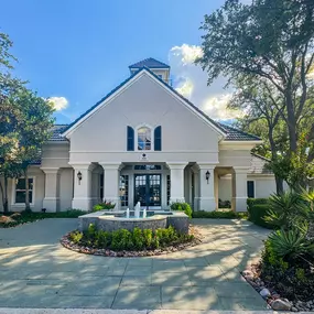 Leasing office with fountain