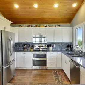 Swimme and Son delivered a timeless kitchen renovation that combines functionality with style, using clean lines, warm textures, and modern amenities.