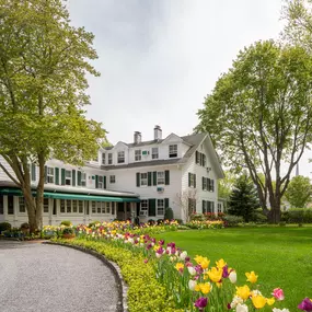 Huntting Inn & The Palm Exterior