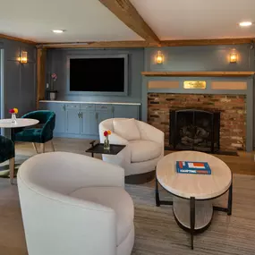 Huntting Inn & Palm Fireplace