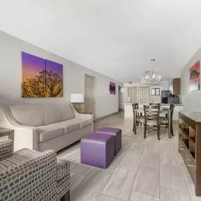 The living area of a room at Parkway International Resort
