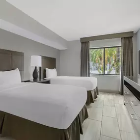 The Accessible 2-Bedroom Roll in Shower (Sleeps 6) at Parkway International Resort