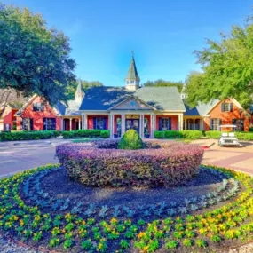 Exterior of apartment with view of leasing office