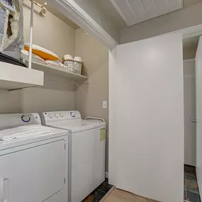 Washer/Dryer Included