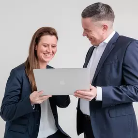 Beratung in der Agentur - AXA Versicherungsbüro Markus Schwetlick e.K. - Kfz Versicherung in  Mainburg