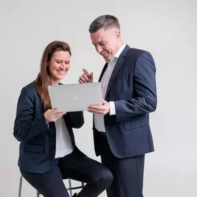 Beratung in der Agentur - AXA Versicherungsbüro Markus Schwetlick e.K. - Kfz Versicherung in  Mainburg